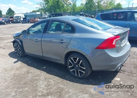 2017 Volvo S60 T5 Dynamic z USA, uszkodzony, nr VIN YV126MFL4H2432746